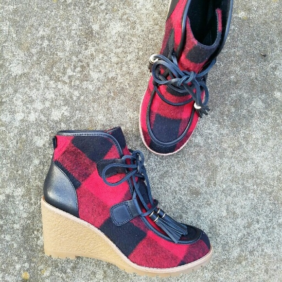 G.H. Bass & Co. Shoes - Bass Plaid Wedge Ankle Boots - Red and Black! 💥